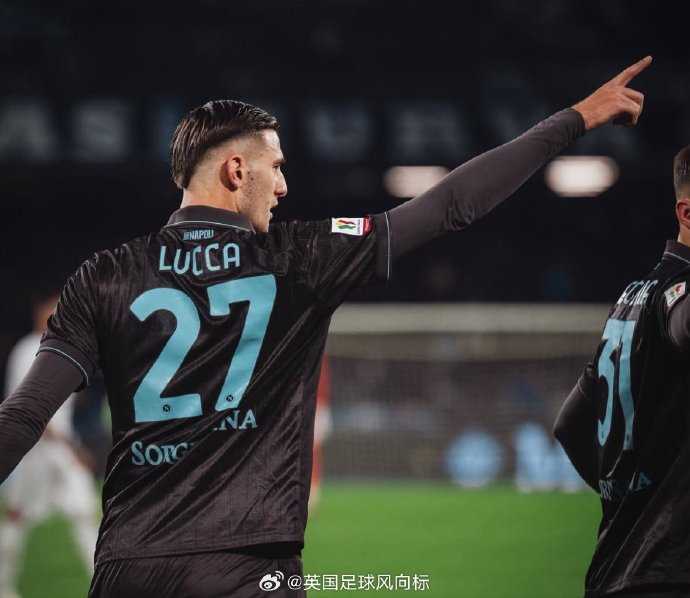 2米巨塔中锋登陆英超