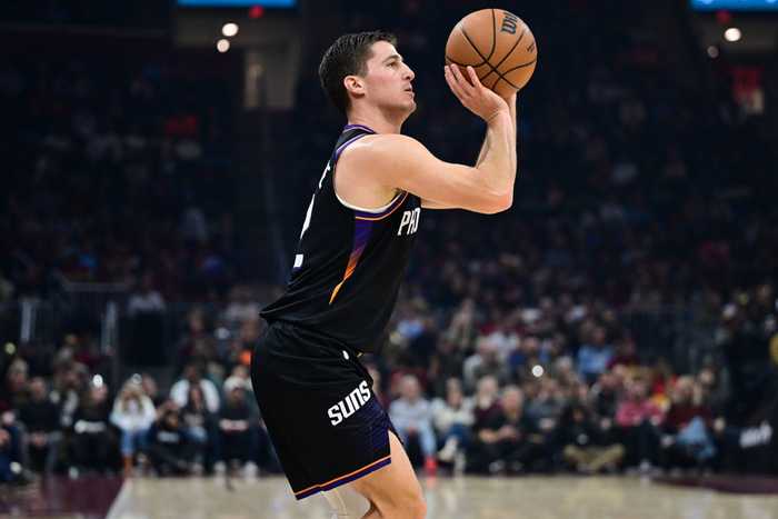 布克谈吉莱斯皮：他的表现让很多人惊讶 但我们更衣室没人惊讶