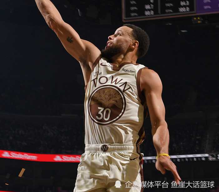 勇士完败！库里38+4首发最低，克莱6中2库明加伤退，格林5中1恶犯