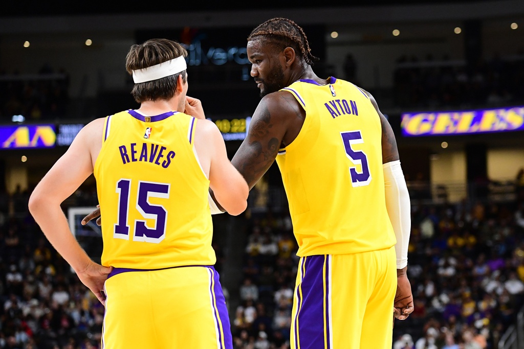 里夫斯：东詹缺阵被对手打出高潮很容易崩 但我必须保持高昂斗志